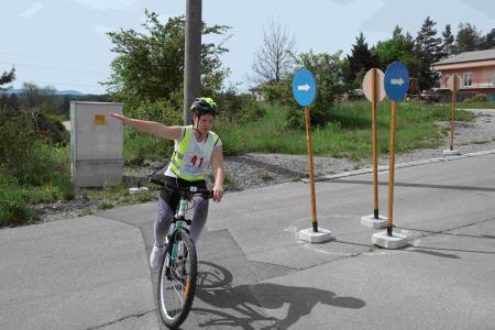 Tekmovalka v krožišču s